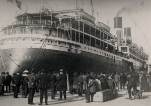 il-giulio-cesare-la-nave-che-trasportera-i-bergoglio-in-argentina-nel-porto-di-genova